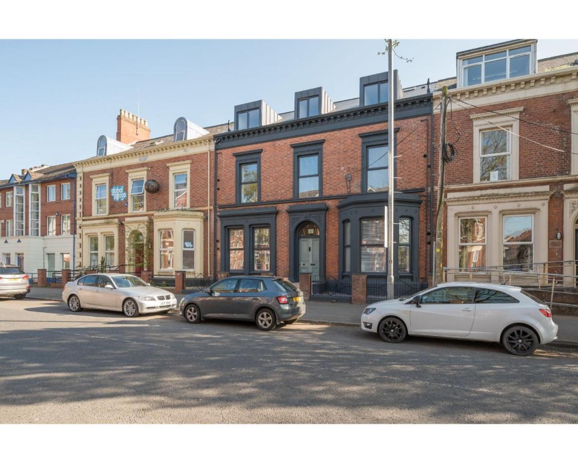Apartments: Street Apartment *