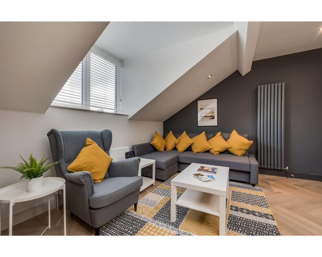 Apartments: Street *