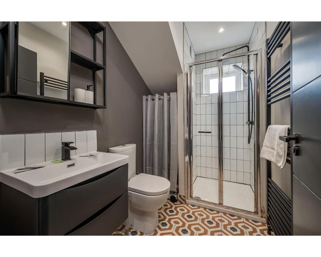 Apartments: Street Apartment