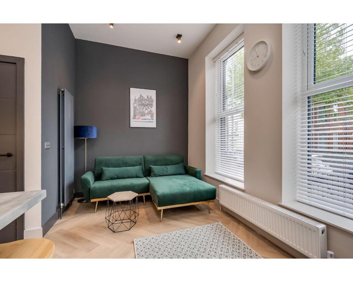 Apartment Apartments: Street *