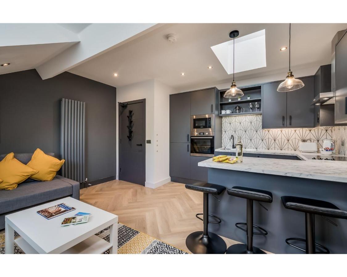 Apartment Apartments: Street
